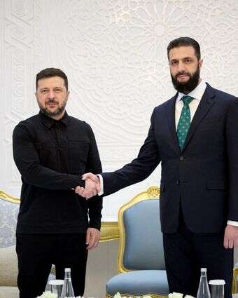 נשיא סוריה אחמד א-שרע ונשיא אוקראינה וולודימיר זלנסקי, בפגישתם בדמשק | AFP נשיא סוריה אחמד א-שרע ונשיא אוקראינה וולודימיר זלנסקי, בפגישתם בדמשק | AFP