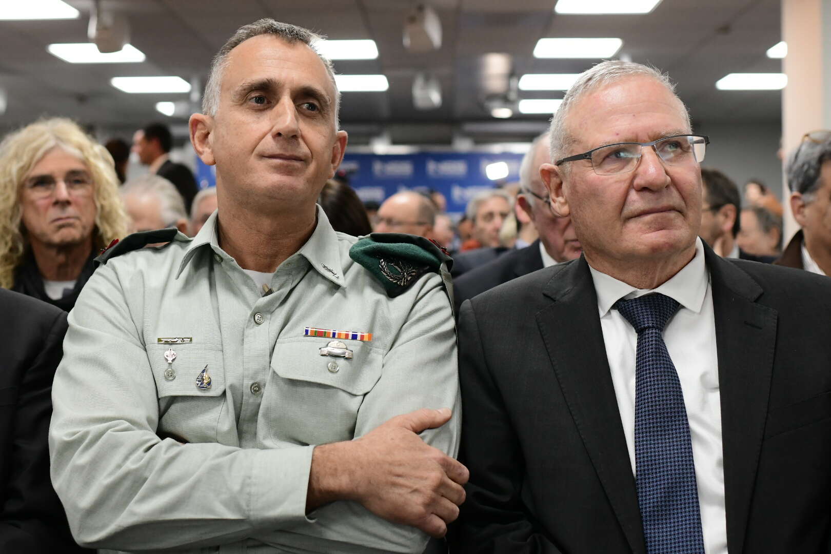 מוכרי הוודאות: הפרשנים לא מספקים מידע אלא ממלאים צורך פסיכולוגי