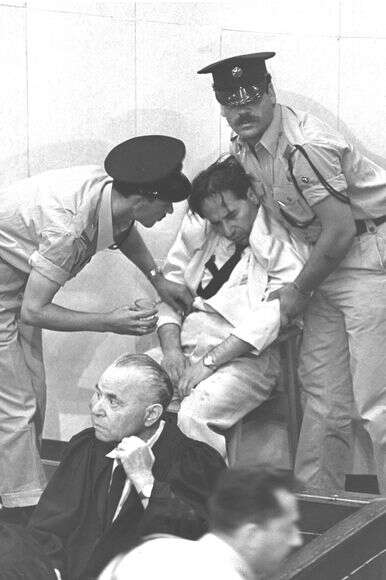 ק. צטניק לאחר התמוטטותו על דוכן העדים במשפט אייכמן | לע"מ