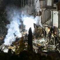 הריסות המבנה בחיפה שנפגע מטיל איראני | פלאש 90