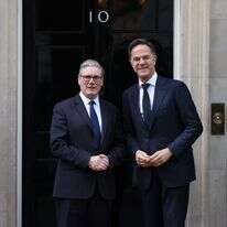 מזכ"ל נאט"ו מארק רוטה (ימין) וראש ממשלת בריטניה קיר סטארמר | AFP