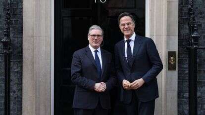 מזכ"ל נאט"ו מארק רוטה (ימין) וראש ממשלת בריטניה קיר סטארמר | AFP מזכ"ל נאט"ו מארק רוטה (ימין) וראש ממשלת בריטניה קיר סטארמר | AFP