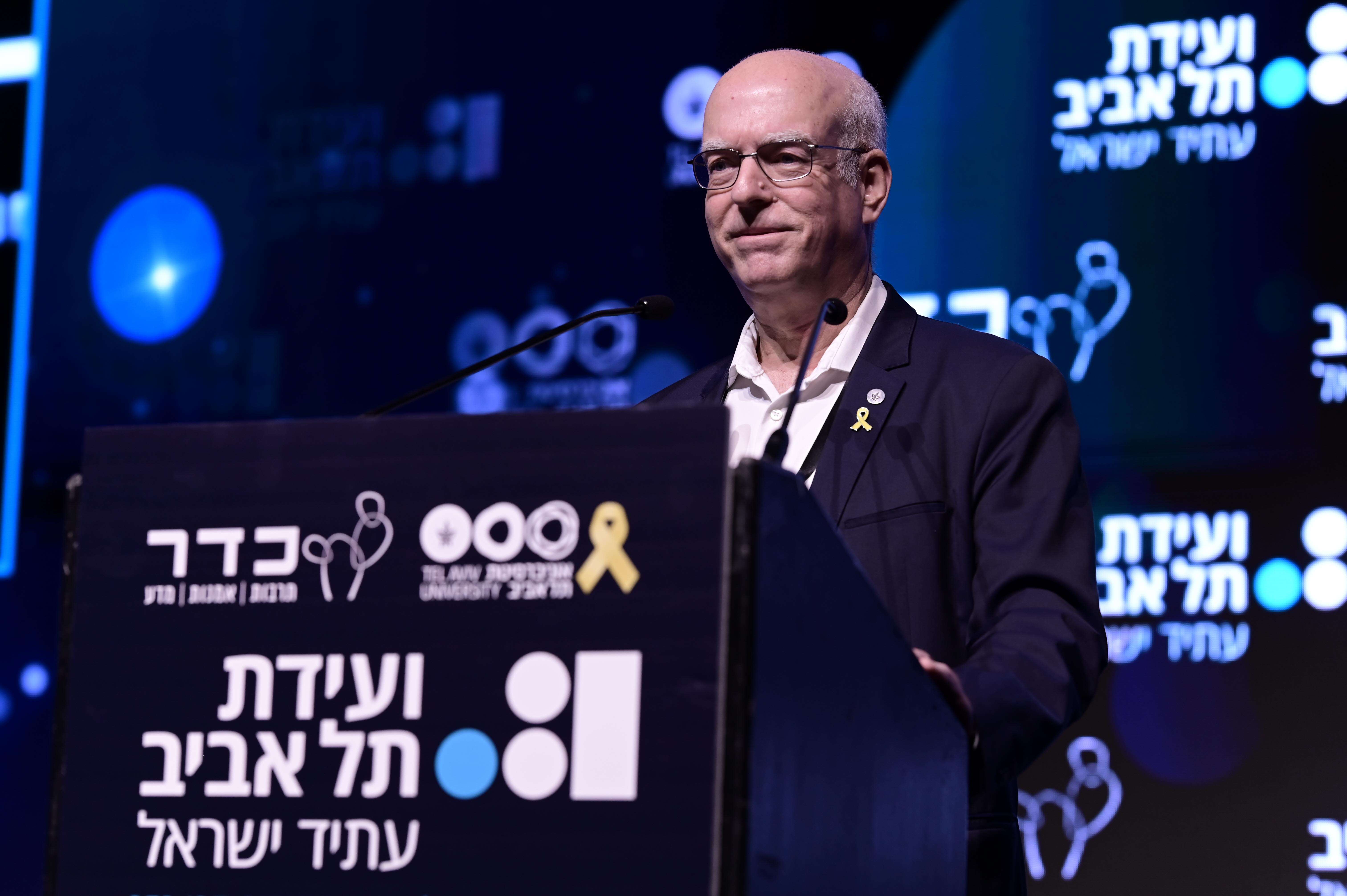 פרופ’ אריאל פורת, נשיא אוניברסיטת תל אביב, הופך אותה לארגון פוליטי