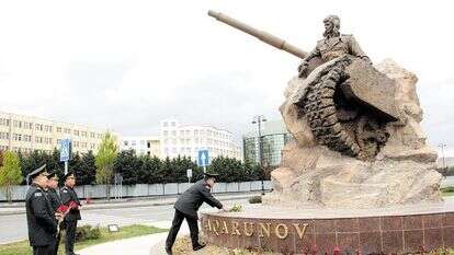 אנדרטה לזכרו של אגרונוב בבאקו | באדיבות קרן סטמאג"י STMEGI