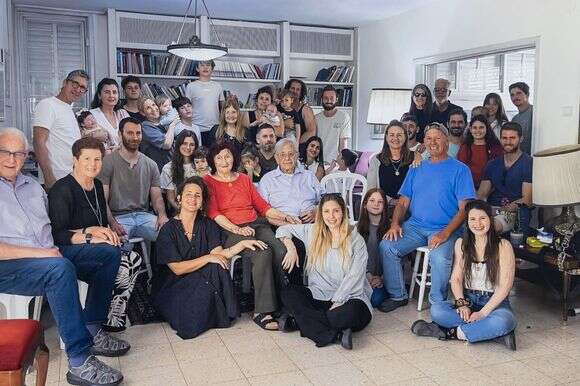 הניצחון על הנאצים. שבט גור | באדיבות המצולם, מתוך האוסף המשפחתי