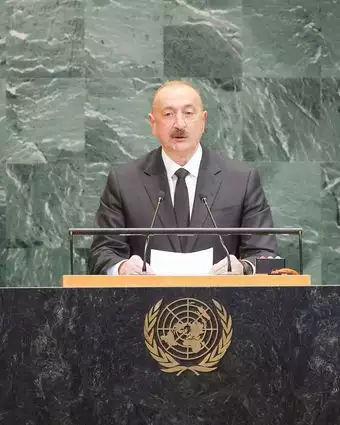 נשיא אזרבייג'ן אילהם אלייב נואם באו"ם, ספטמבר 2025 | גטי אימג'ס