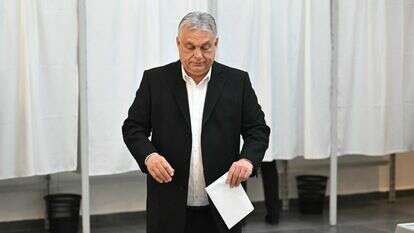 יקטור אורבן מצביע בקלפי | Attila KISBENEDEK / AFP יקטור אורבן מצביע בקלפי | Attila KISBENEDEK / AFP