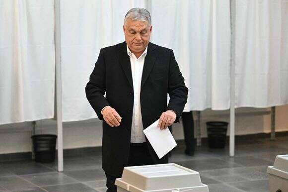 ויקטור אורבן מצביע בקלפי | Attila KISBENEDEK / AFP ויקטור אורבן מצביע בקלפי | Attila KISBENEDEK / AFP