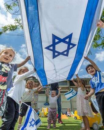 ילדים חוגגים את יום העצמאות הקודם במושב ישרש | יוסי אלוני, פלאש 90