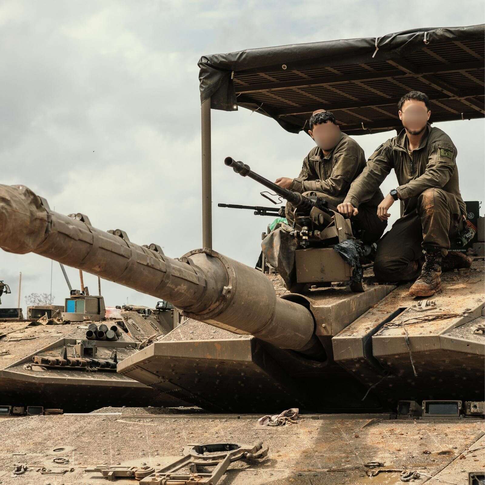 חיילי גדוד 9 על טנק בלבנון | דובר צה"ל חיילי גדוד 9 על טנק בלבנון | דובר צה"ל