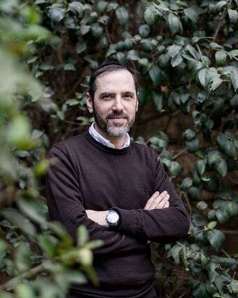 מזמור לאיש בברחו מפני עצמו דף הבית | נעמה שטרן