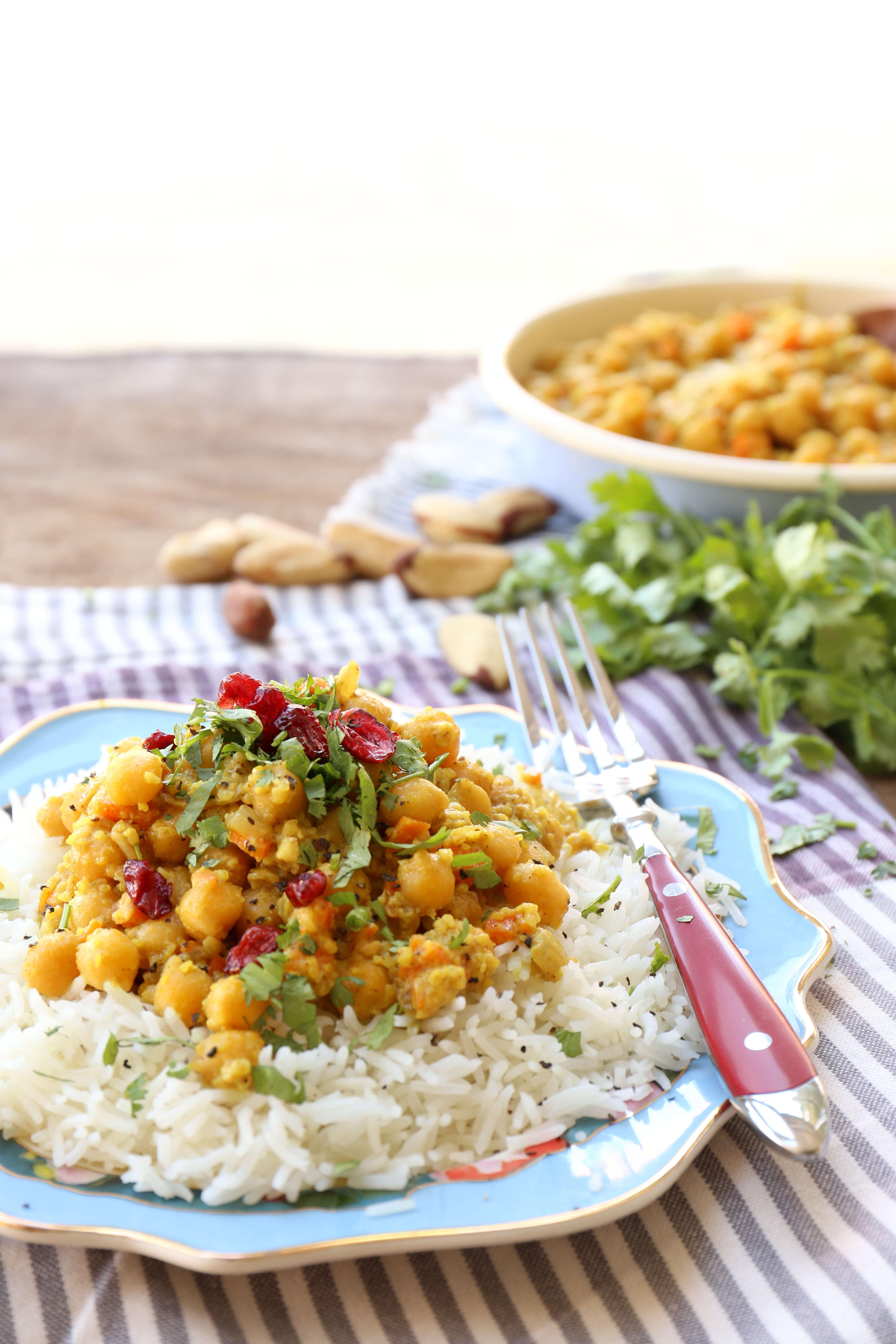 תבשיל חומוס ואגוזי קשיו | אפרת ליכטנשטט תבשיל חומוס ואגוזי קשיו | אפרת ליכטנשטט