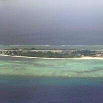 האי ת'יטו (המכונה פג-אסה בפיליפינים) הכבוש על ידי הפיליפינים בים סין הדרומי השנוי במחלוקת. סין האשימה את הפיליפינים בהפרת החוק הבינלאומי ואיימה לנקוט ב"צעדים" להגנה על ריבונותה ב-1 באפריל 2026, לאחר שמנילה הודיעה כי תשנה את שמם של מאפייני אי שנויים במחלוקת בים סין הדרומ | Ted ALJIBE / AFP