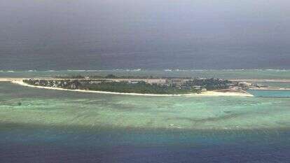 האי ת'יטו (המכונה פג-אסה בפיליפינים) הכבוש על ידי הפיליפינים בים סין הדרומי השנוי במחלוקת. סין האשימה את הפיליפינים בהפרת החוק הבינלאומי ואיימה לנקוט ב"צעדים" להגנה על ריבונותה ב-1 באפריל 2026, לאחר שמנילה הודיעה כי תשנה את שמם של מאפייני אי שנויים במחלוקת בים סין הדרומ | Ted ALJIBE / AFP