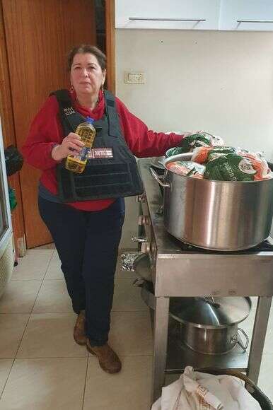 אורה חתן בבישולים לחיילי הצפון | באדיבות המצולמת אורה חתן בבישולים לחיילי הצפון | באדיבות המצולמת