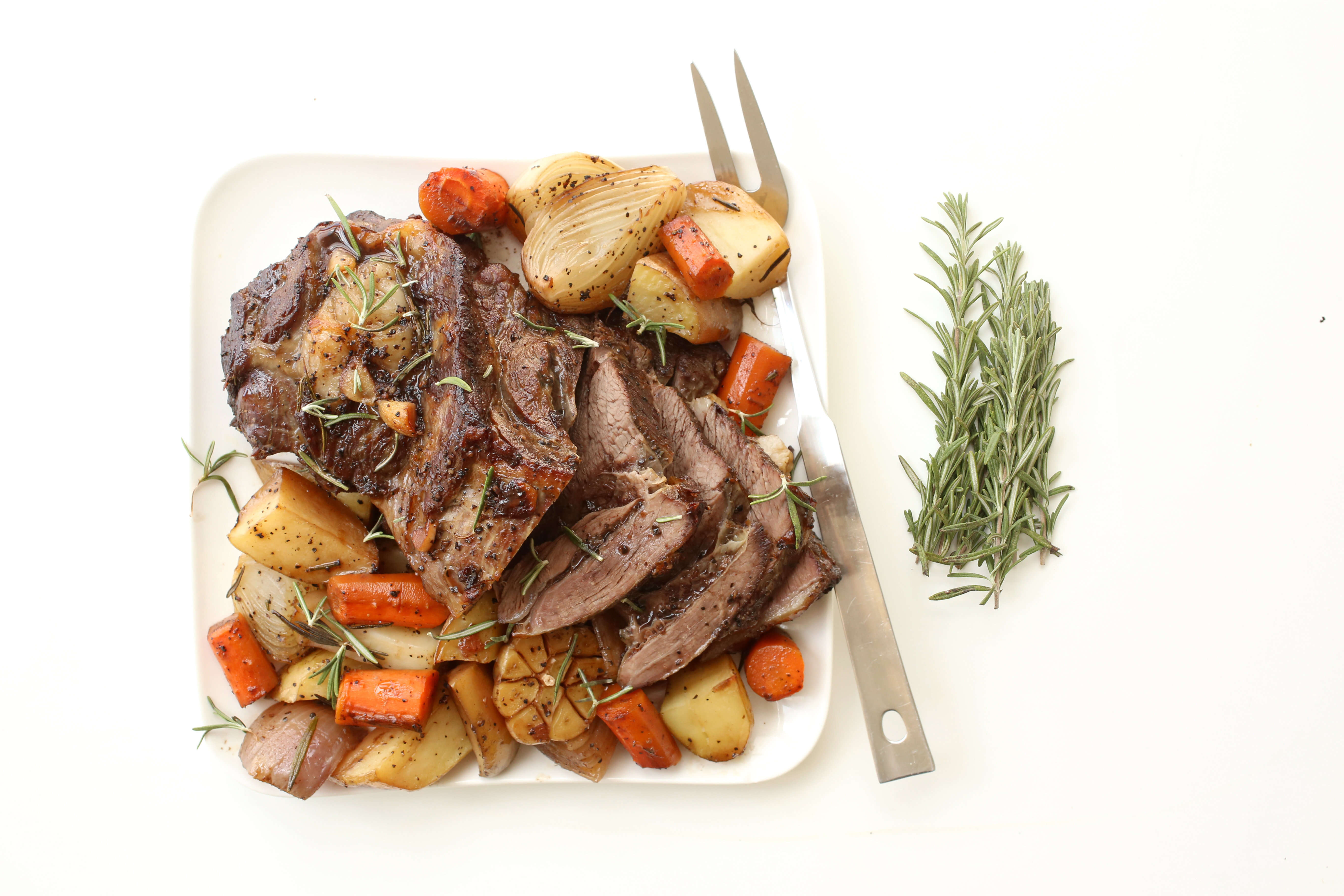 מנה שמרשימה בלי להסתבך: צלי בקר רך במיוחד עם ירקות | אפרת ליכטנשטט