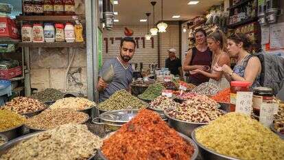 מוכר תבלינים בשוק מחנה יהודה | נתי שוחט/פלאש90