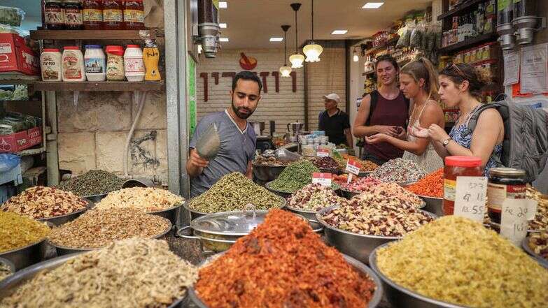 מוכר תבלינים בשוק מחנה יהודה | נתי שוחט/פלאש90