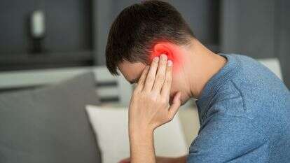 האוזניים תהיינה הראשונות לשלם- שיעור בחפץ חיים | שאטרסטוק האוזניים תהיינה הראשונות לשלם- שיעור בחפץ חיים | שאטרסטוק