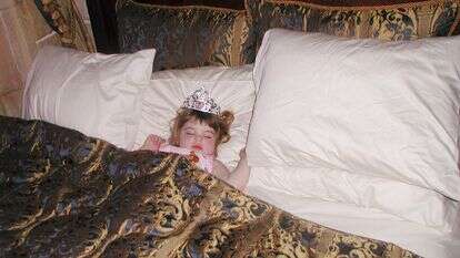 אמילי ווד, בת שנתיים, מווינטר גארדן, פלורידה, ישנה באחד משלושת חדרי השינה בסוויטת סינדרלה בממלכת הקסם של דיסני, באורלנדו, פלורידה | AP/טרוויס ריד