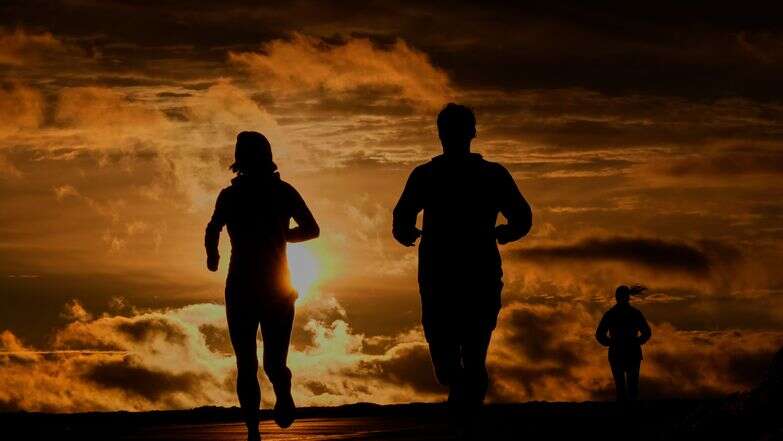 רצים מתאמנים עם הזריחה בבוקר | AP/רוברט פ. בוקאטי