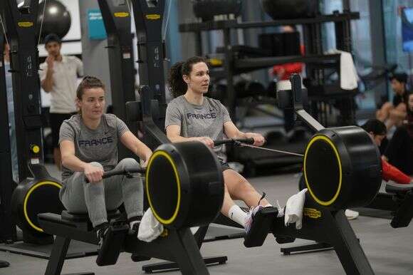 ספורטאים מצרפת מתאמנים בחדר כושר | AP/אנטוניו קלאני