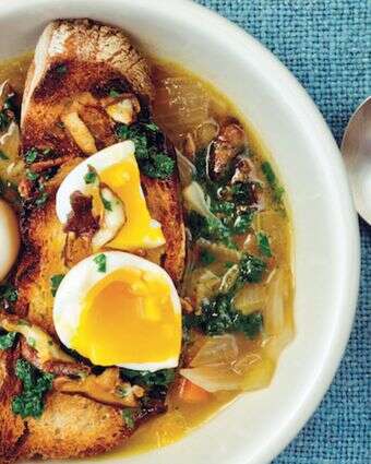 מתכון למרק פטריות מאת כריס פישר עם קתרין יאנג. | Varacious דרך AP