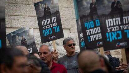 תומכי ימין מחוץ לבית המשפט העליון בירושלים | יונתן זינדל, פלאש 90 תומכי ימין מחוץ לבית המשפט העליון בירושלים | יונתן זינדל, פלאש 90