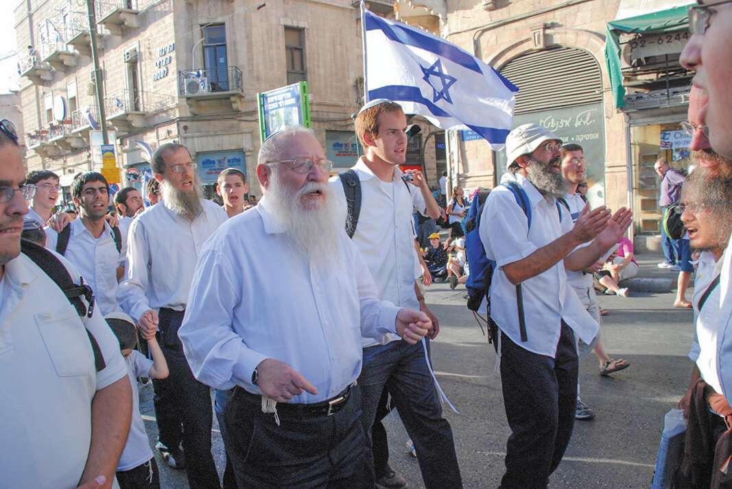 מהגילוח ועד לסדר התפילה: כך עיצב הרב דרוקמן את יום העצמאות