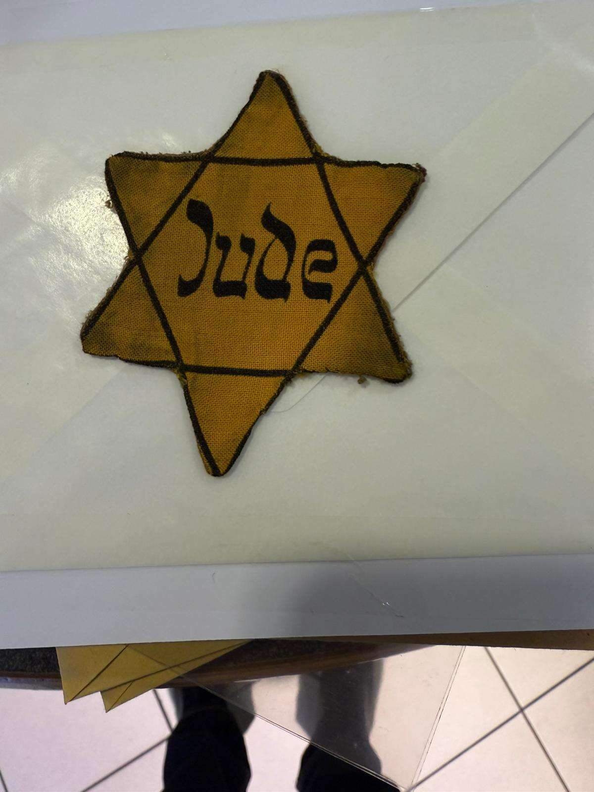 פריטי שואה שהובאו מגרמניה | מוזיאון השואה של יד עזר לחבר