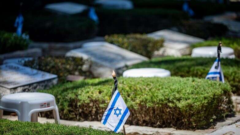 הר הרצל ביום הזיכרון | יונתן זינדל, פלאש 90