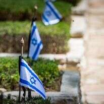 דגלי ישראל על קברי החללים בהר הרצל | יונתן זינדל, פלאש 90