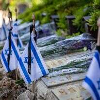 דגלי ישראל על קברי חללי צה"ל בהר הרצל | חיים גולדברג, פלאש 90
