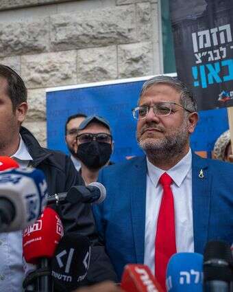 איתמר בן-גביר, מדבר עם התקשורת מחוץ לבית המשפט העליון בירושלים, 15 באפריל 2026 | יונתן זינדל - פלאש 90