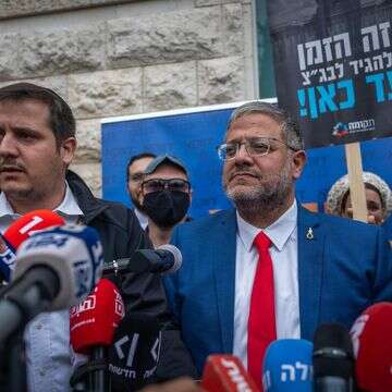 איתמר בן-גביר, מדבר עם התקשורת מחוץ לבית המשפט העליון בירושלים, 15 באפריל 2026 | יונתן זינדל - פלאש 90