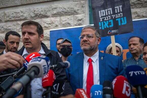 איתמר בן-גביר, מדבר עם התקשורת מחוץ לבית המשפט העליון בירושלים, 15 באפריל 2026 | יונתן זינדל - פלאש 90