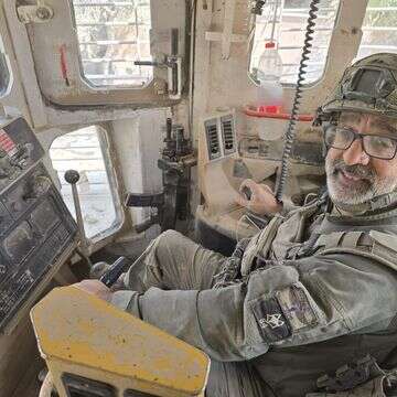 הרב זרביב בדחפור משוריין ברצועת עזה | באדיבות המצולם