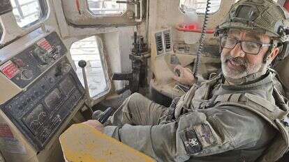 הרב זרביב בדחפור משוריין ברצועת עזה | באדיבות המצולם