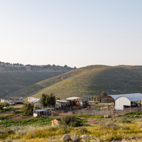 רועים רחוק דף הבית | נעמה שטרן