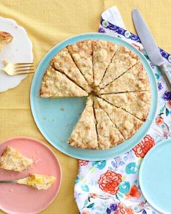 עוגת קראמבל פריכה במילוי אננס | אפרת ליכטנשטט