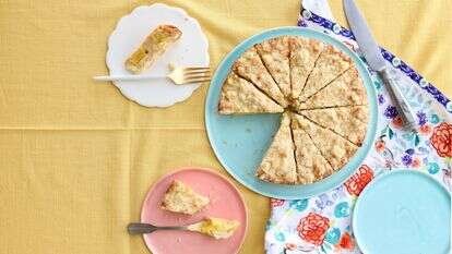 עוגת קראמבל פריכה במילוי אננס | אפרת ליכטנשטט