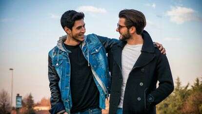 שלום בינינו יוביל לשלום בעולם העליון | שאטרסטוק