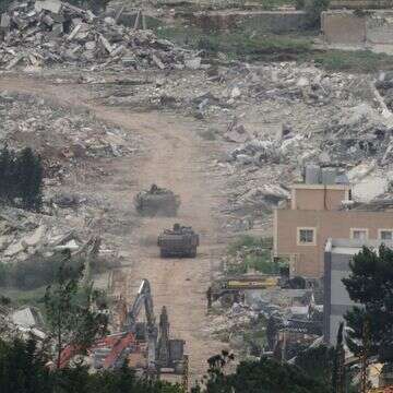 כלי רכב ודחפורים של צה"ל פועלים בדרום לבנון | AP / אריאל שליט