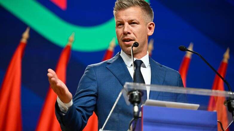 אורבן הולך, מדיאר בא - החיים בפתח־תקווה ממשיכים כרגיל. ראש ממשלת הונגריה הנבחר, השבוע | AP