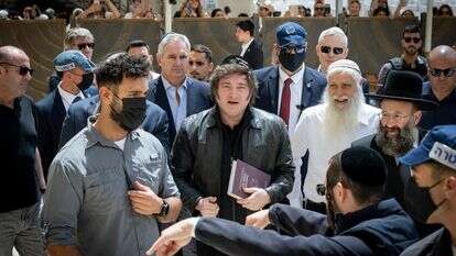 נשיא ארגנטינה, חאבייר מיליי, מגיע לבקר בכותל מיד לאחר נחיתתו בישראל, היום | חיים גולדברג, פלאש 90