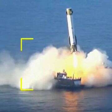 המאיץ של טיל ה-New Glenn של Blue Origin נוחת על משטח צף באוקיינוס ​​האטלנטי | AFP