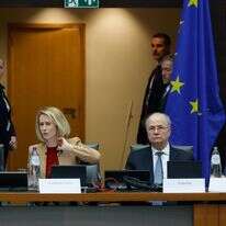 משמאל לימין, שר החוץ של בלגיה מקסים פרווט, שרת החוץ של האיחוד האירופי, קאיה קאלאס, ראש הממשלה הפלסטיני מוחמד מוסטפא ושר החוץ של נורבגיה אספן בארת' איידה במהלך פגישה של הברית הגלובלית ליישום פתרון שתי המדינות בבריסל, יום שני, 20 באפריל 2026 | AP Photo/Geert Vanden Wijngaert