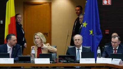 משמאל לימין, שר החוץ של בלגיה מקסים פרווט, שרת החוץ של האיחוד האירופי, קאיה קאלאס, ראש הממשלה הפלסטיני מוחמד מוסטפא ושר החוץ של נורבגיה אספן בארת' איידה במהלך פגישה של הברית הגלובלית ליישום פתרון שתי המדינות בבריסל, יום שני, 20 באפריל 2026 | AP Photo/Geert Vanden Wijngaert