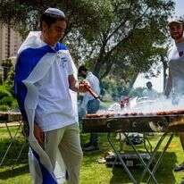 מנגל בגן סאקר, יום העצמאות תשפ"ה | יונתן זינדל, פלאש 90