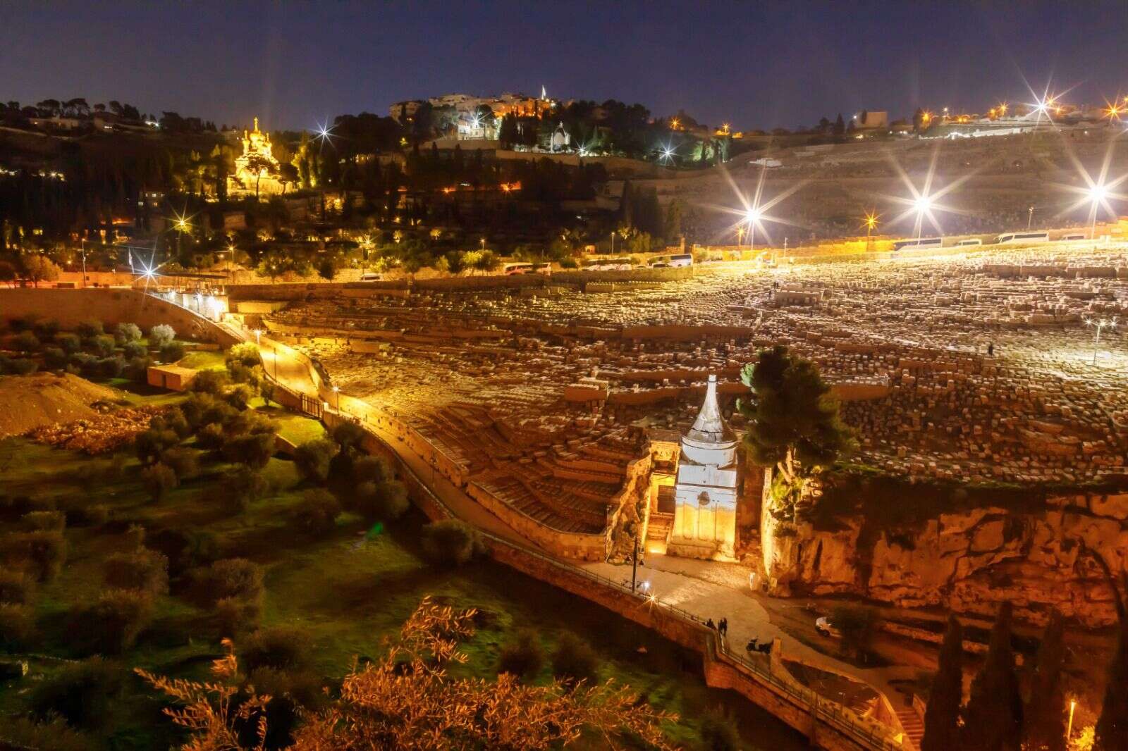 לוחמים וחולמים: מסיירים ושרים לזכר לוחמי ישראל מכל הדורות